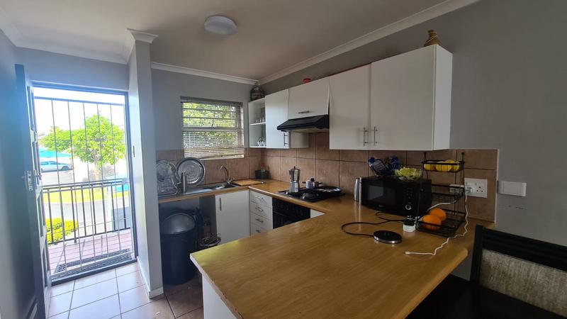 2 Bedroom Property for Sale in Oakglen Western Cape